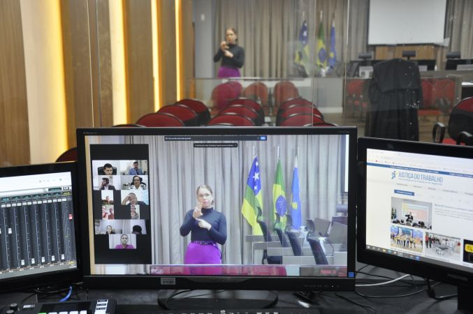 Imagem da galeria: Primeira audiência com intérprete de libras (3).JPG